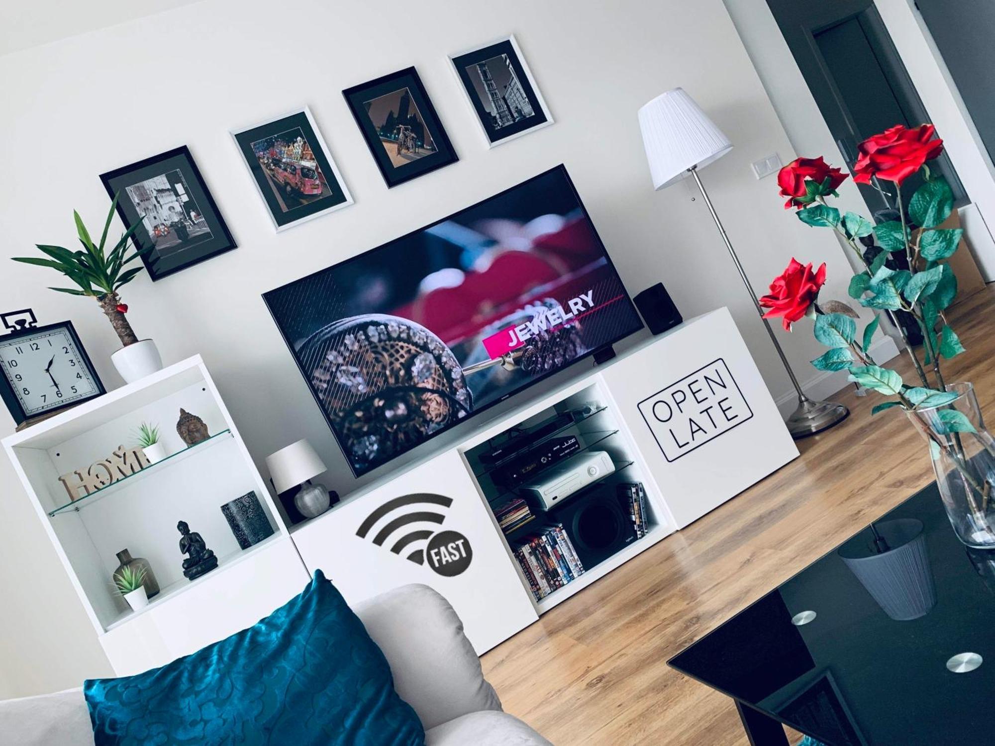 코시체 E1 Luxury Oldtown Apt - 2X Parking, Foodstore, Pcscreen, Netflix, Unlimited Music, Crib, Babychair, Fastwifi, Aircon 아파트 외부 사진